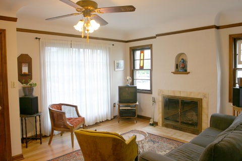 living room - 1525 N Willamette Blvd