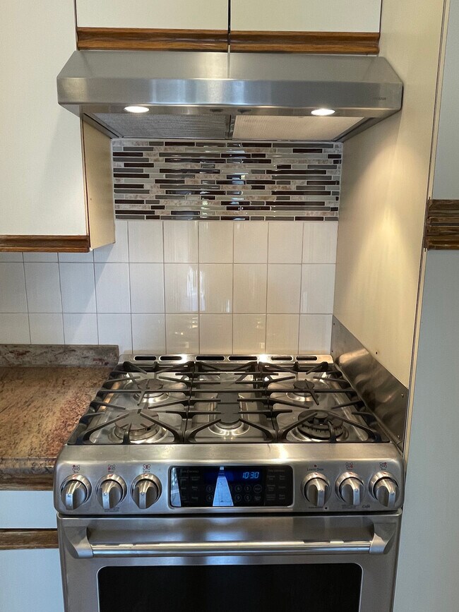 Freshly re-tiled backsplash - 24303 72nd Ave
