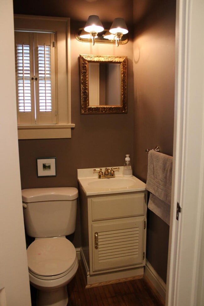 Building Photo - 166 Richards Rd