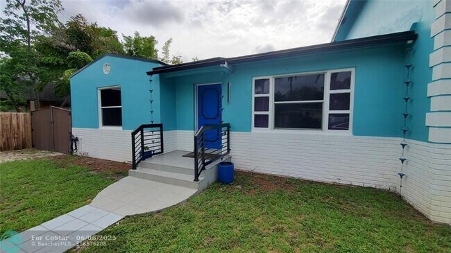 Building Photo - 1548 SW 28th Ave