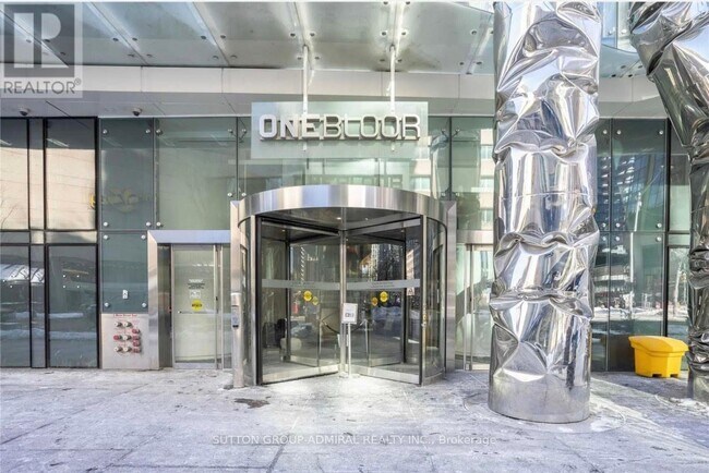 Photo du bâtiment - 1 Bloor St E