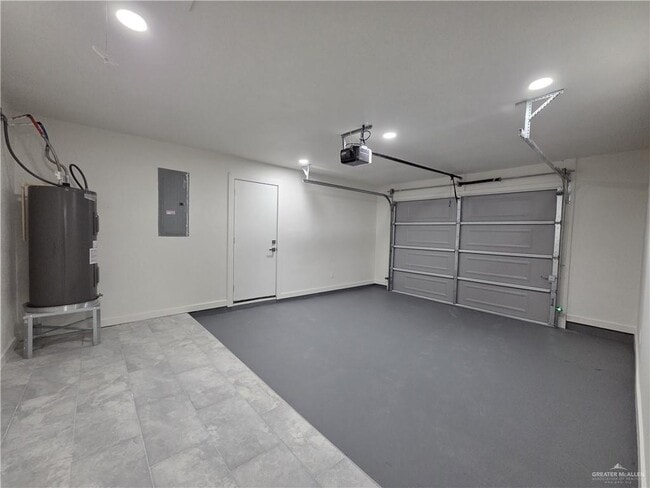 Building Photo - 15 Serg Loop