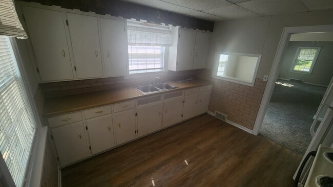 Building Photo - 1025 Bellaire Ave
