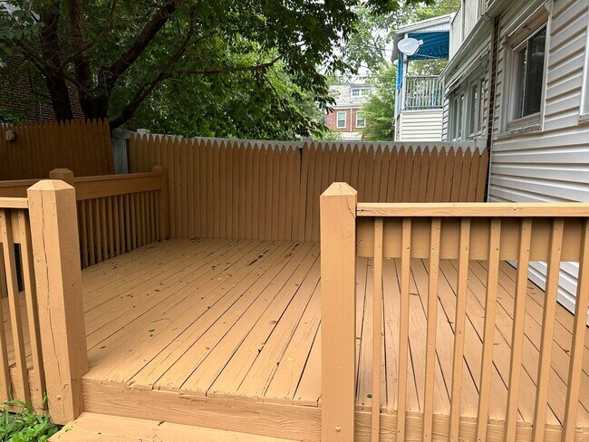 Foto del edificio - Updated 3 bedroom home in the City with re...