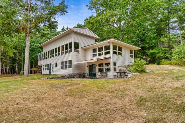 Building Photo - 735 Mere Point Rd