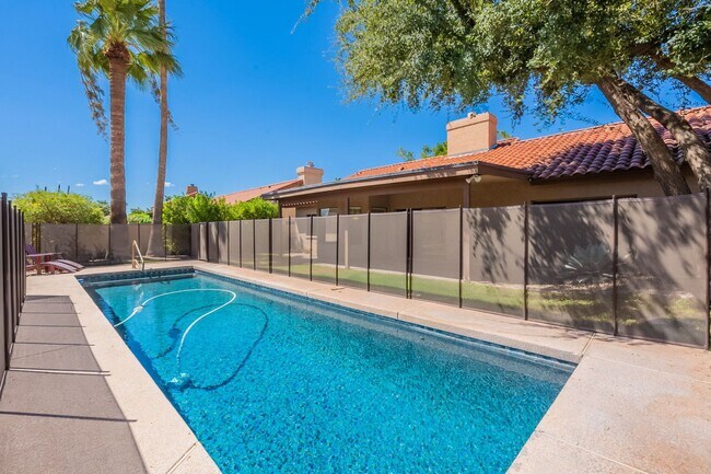 Foto del edificio - Scottsdale Ranch - Three Bedrooms and POOL!