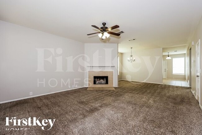 Building Photo - 718 Quail Hollow Dr