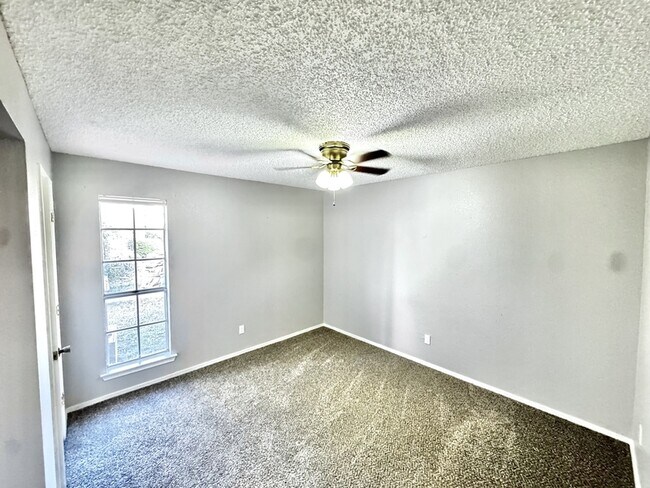 Foto del edificio - 4110 Faith Rd