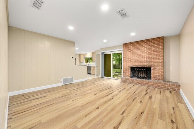 Building Photo - 9007 Viking Dr