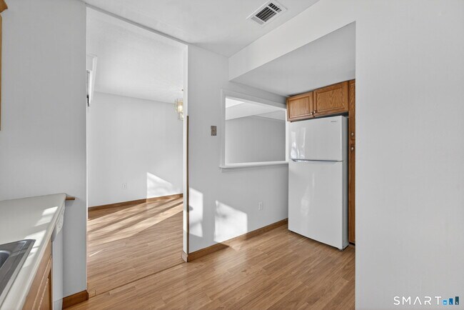 Foto del edificio - 155 Cottonwood Rd