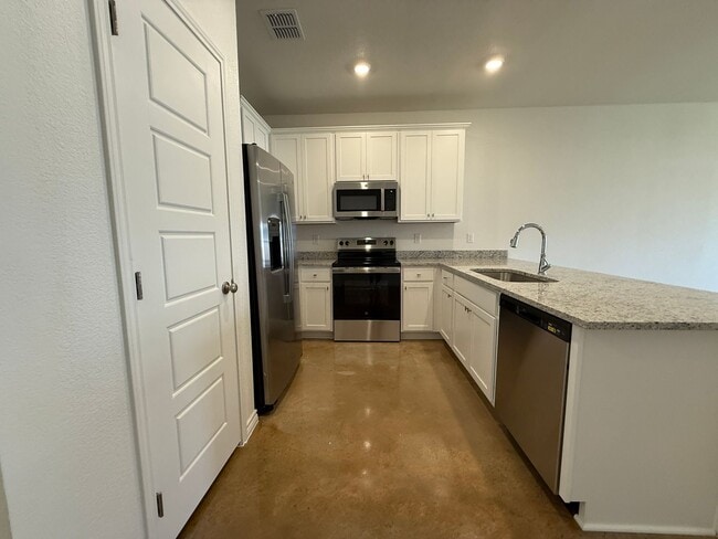 Building Photo - 1157 Lindsey Dr