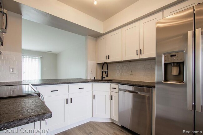 Foto del edificio - 850 N Main St