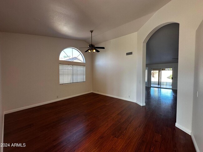 Building Photo - 989 S Canal Dr