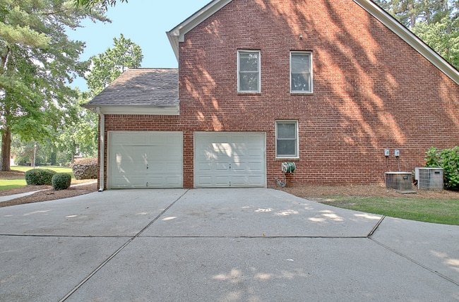 Building Photo - 185 Newfield Dr