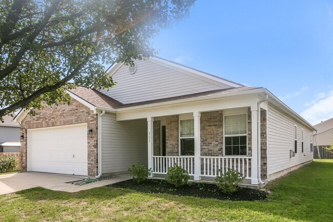 Building Photo - 823 Pine Lake Dr