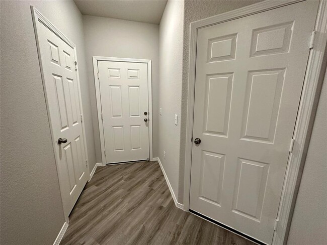 Building Photo - 491 Dalloway St