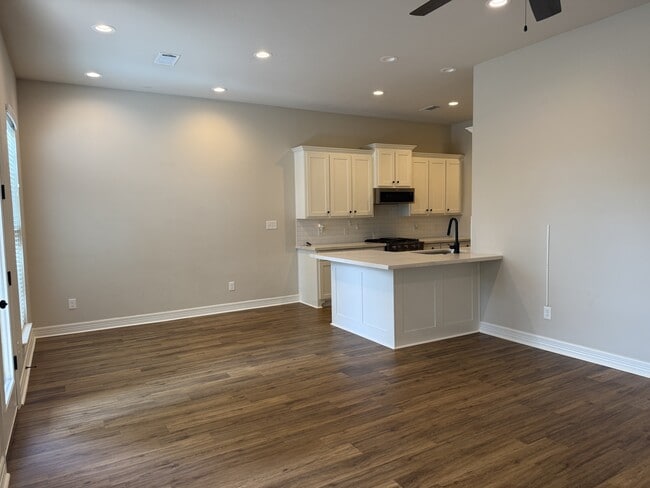 Building Photo - 5100 Westgate Ln