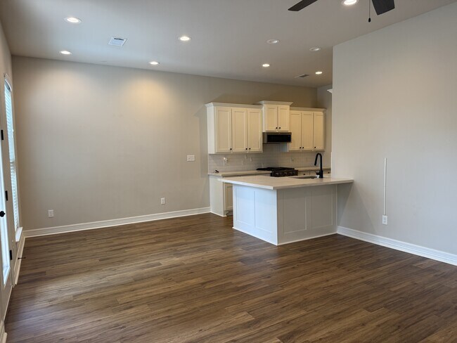 Foto del edificio - 5100 Westgate Ln