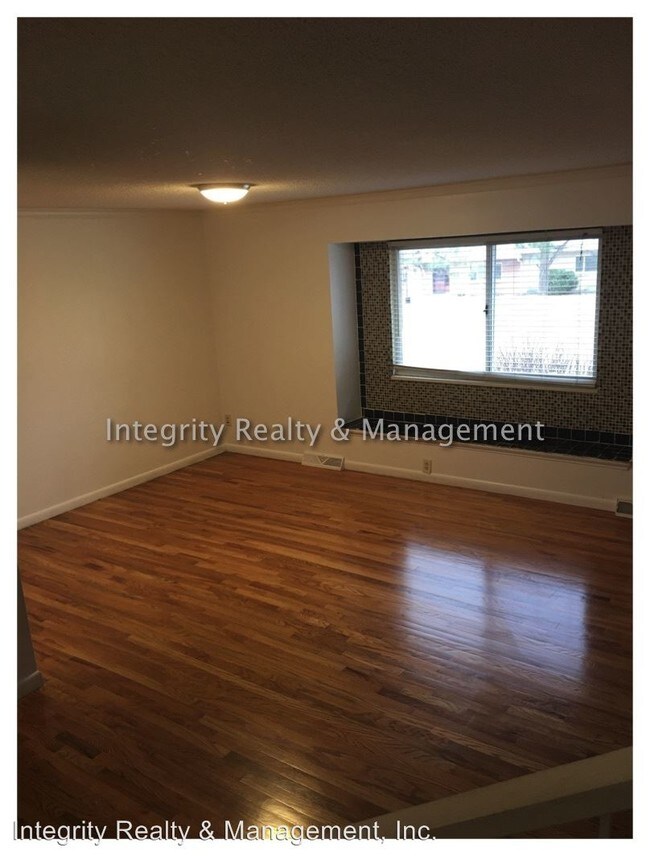 Building Photo - 9116 E Nassau Ave