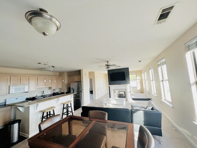 Building Photo - 495 S Front St - Unit#301