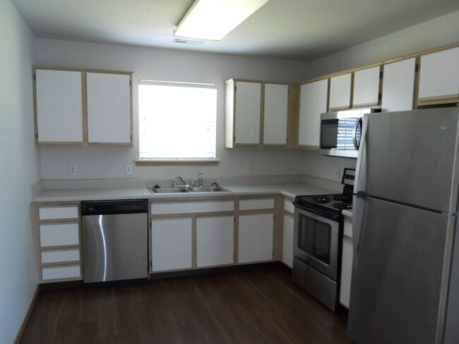 Building Photo - 2334 Ranch Way