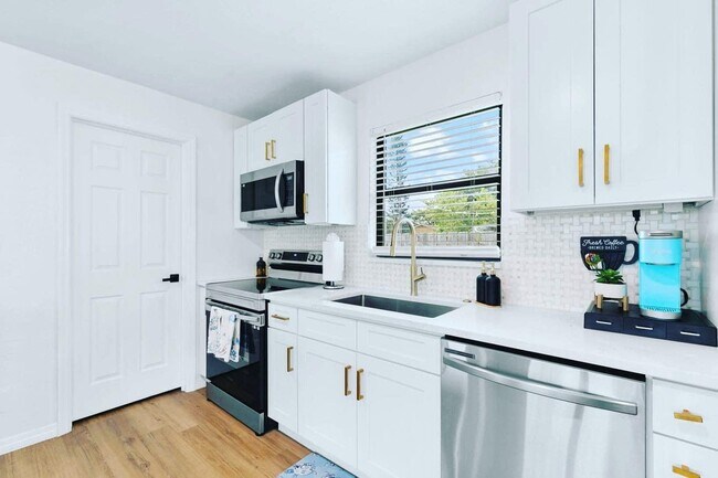 Foto del edificio - 3455 Estey Ave