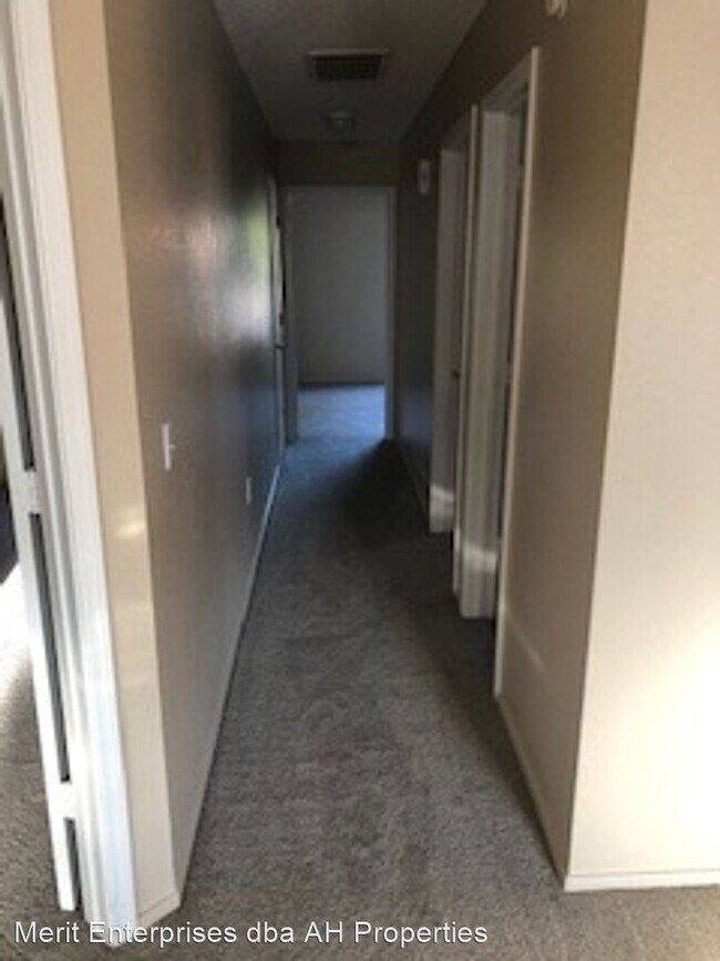 Building Photo - 3 br, 2 bath House - 526 N QUARTZ ST