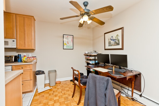 Building Photo - 420 W Aldine Ave