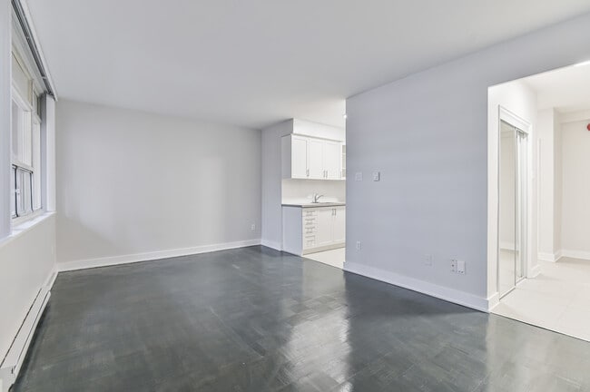 Building Photo - Bloor Yonge Tower