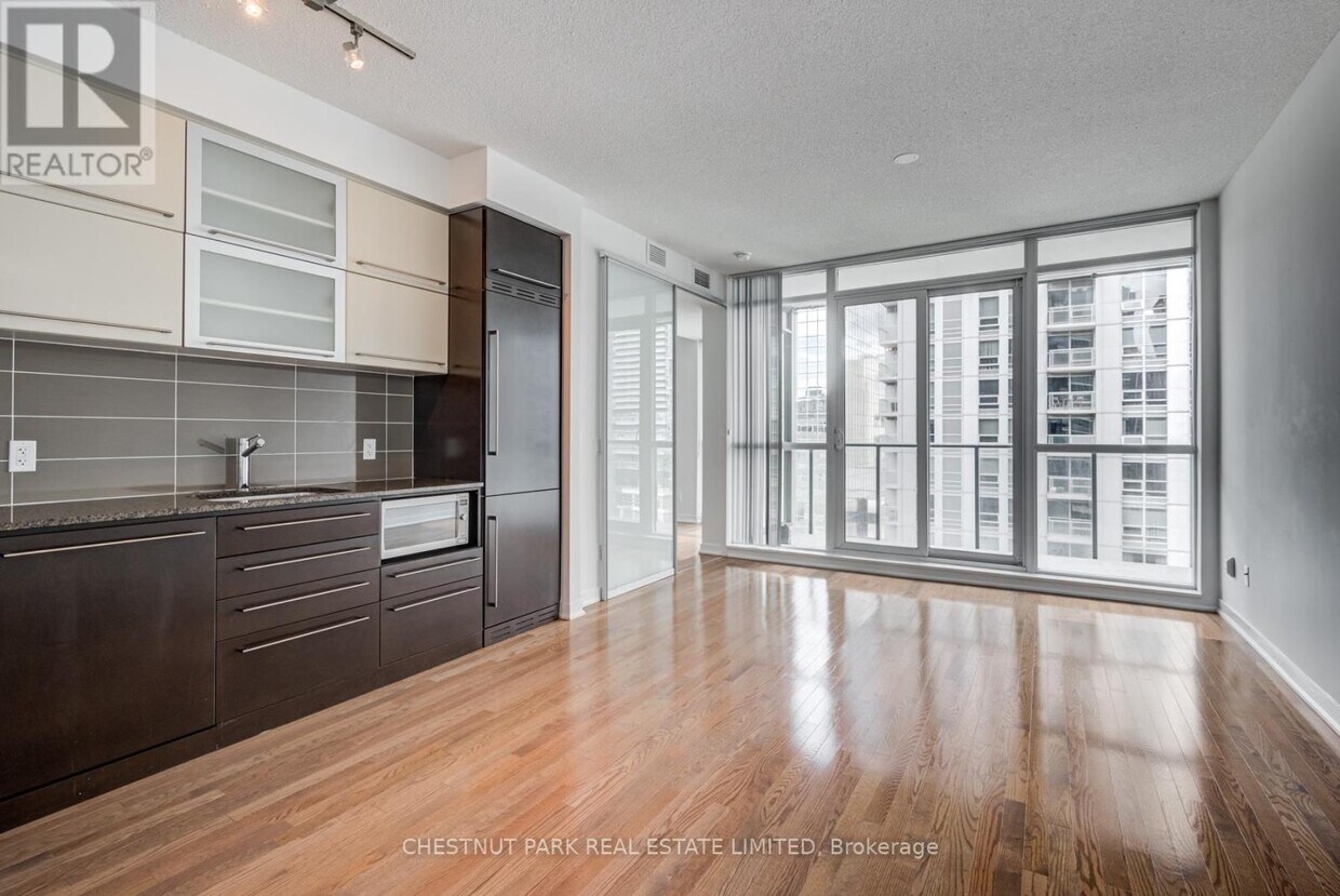 Photo principale - 770-1770 Bay St.