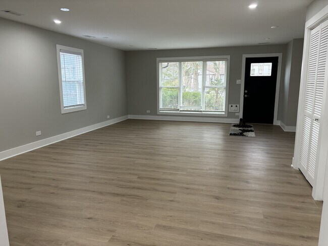 Building Photo - 318 Shabbona Dr