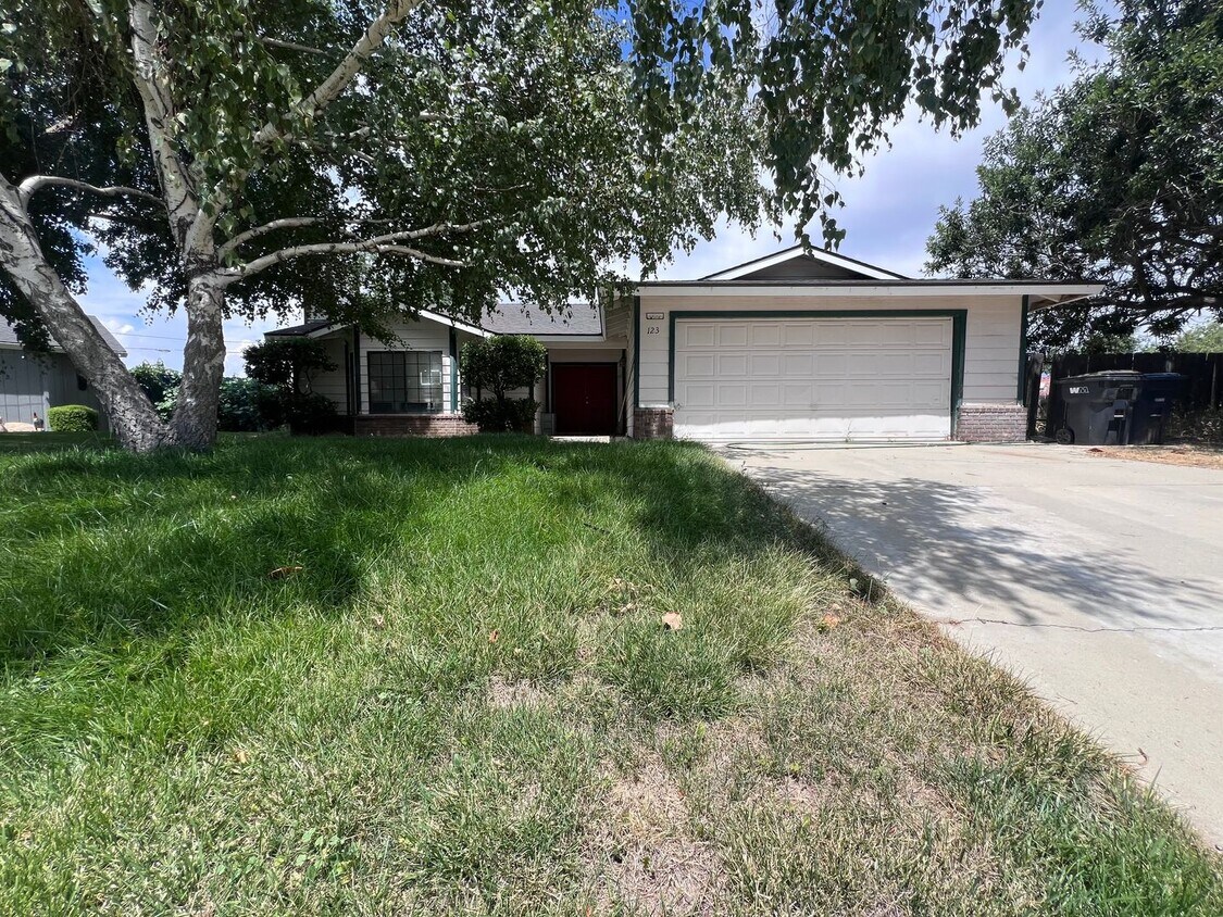 Building Photo - Quaint Neighborhood in Tehachapi