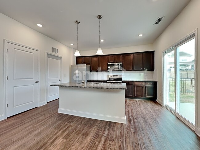 Building Photo - 3273 Brierhill Rd