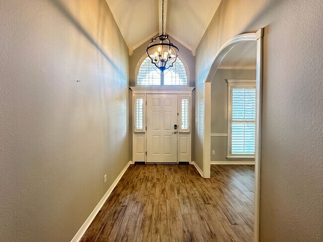 Building Photo - ACADIANA PLACE-GORGEOUS HOME-SOUTHEAST SHR...