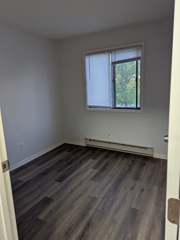 Foto del edificio - 300 Hopp Ave