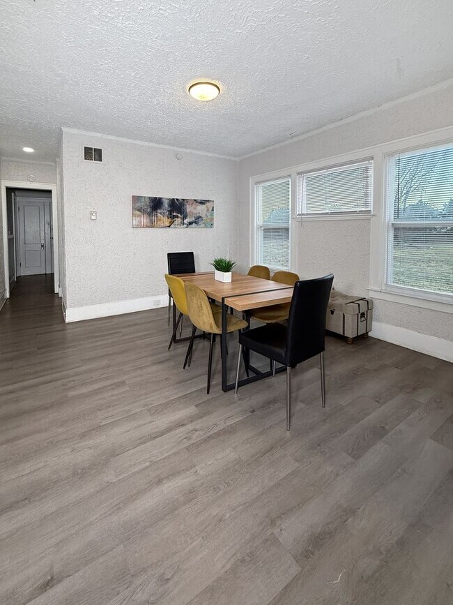 Foto del edificio - Calvert Duplex (The Shirley)