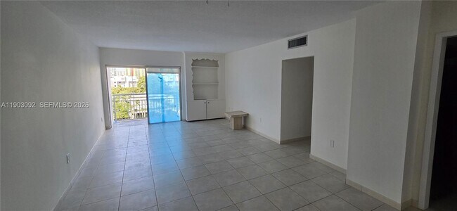 Foto del edificio - 400 Kings Point Dr