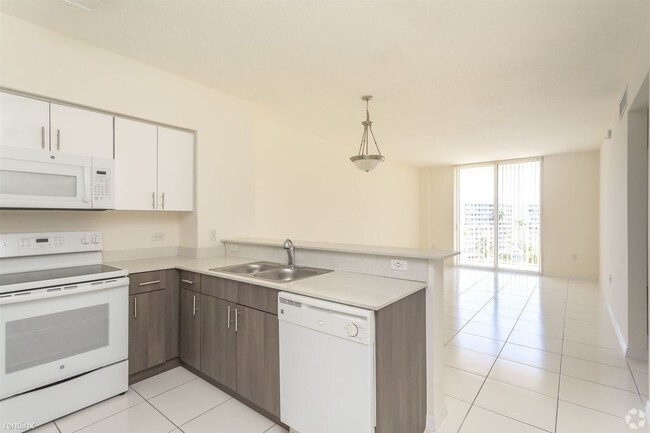 Building Photo - 2 br, 1 bath  - 2600 NW 16th Street Rd