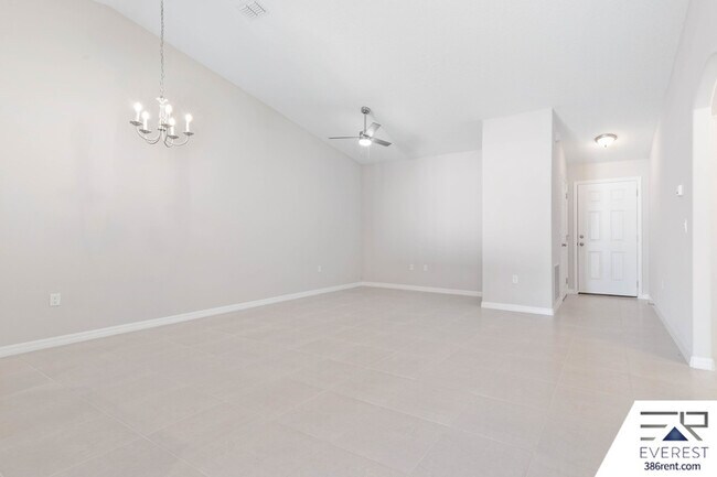 Building Photo - 30 Uniondale Pl