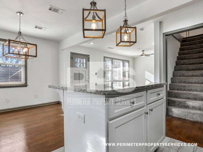 Building Photo - Newly Renovated 3 Bedroom, 2 Bath House