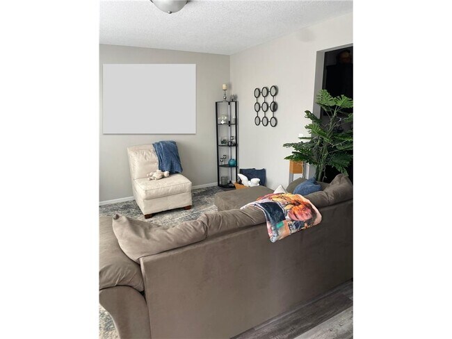 Foto del edificio - 553 Lemon St N