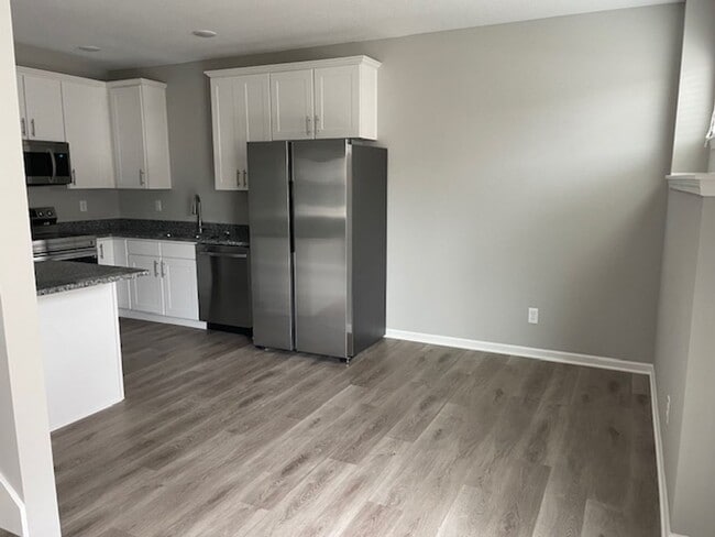 Building Photo - 811 Pampas St