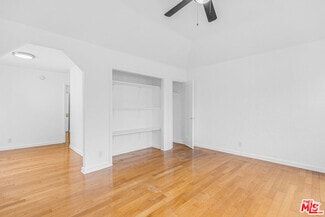Building Photo - 5918 3/4-5914 Willoughby Ave