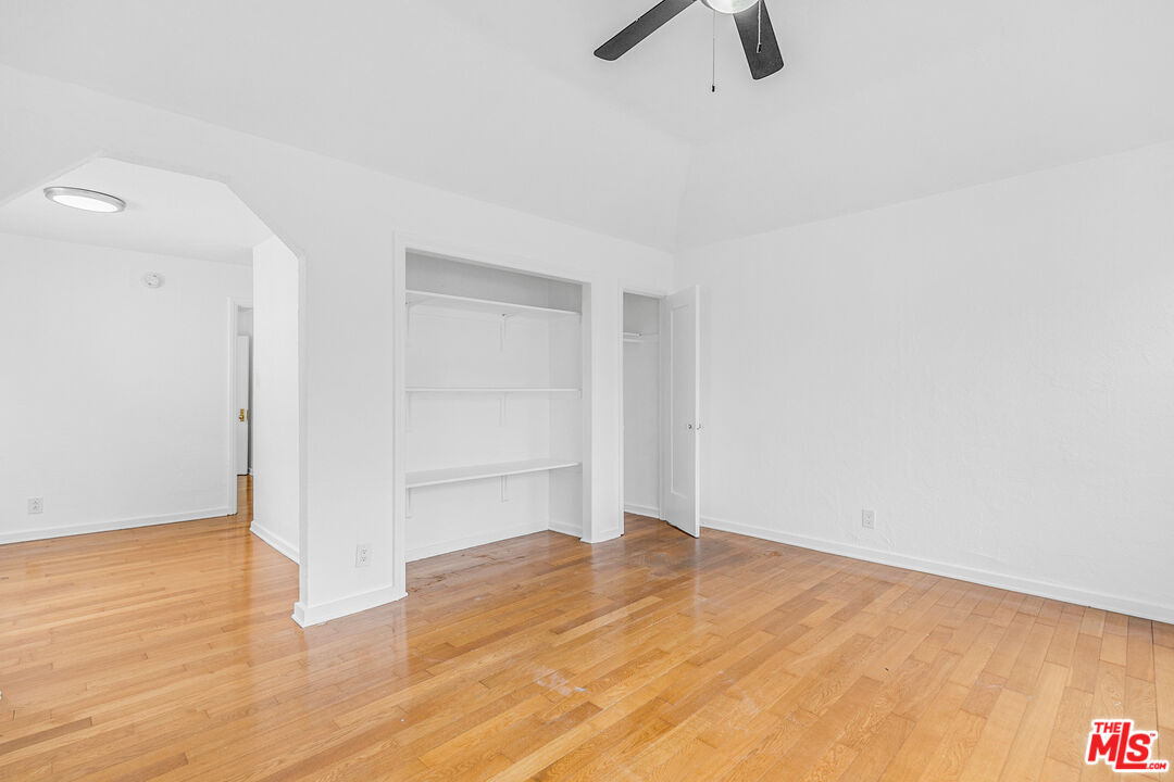 Foto principal - 5918 3/4-5914 Willoughby Ave
