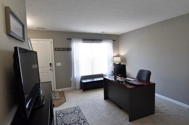 Office space/den - 5804 Hayden Run Blvd