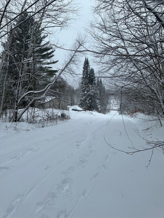 Foto del edificio - 64 Wells Farm Rd