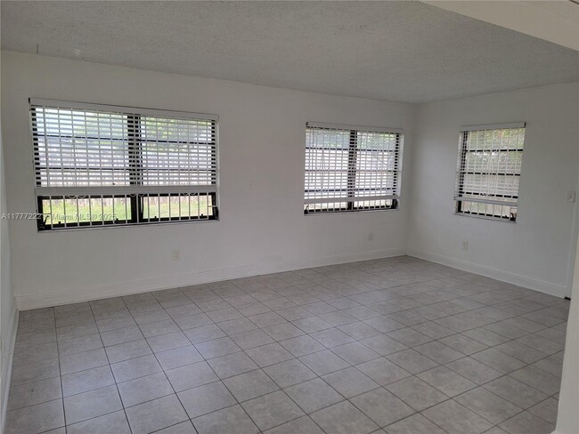 Foto del edificio - 20440 NW 22nd Ave