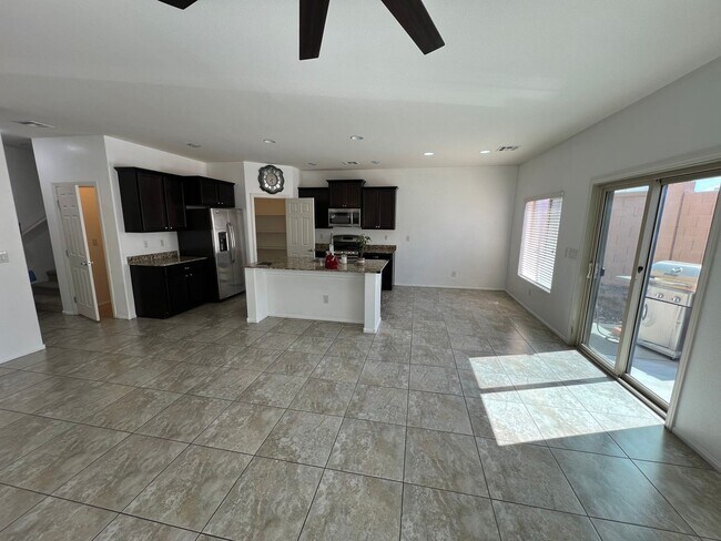Building Photo - 5693 Point Loma Ct