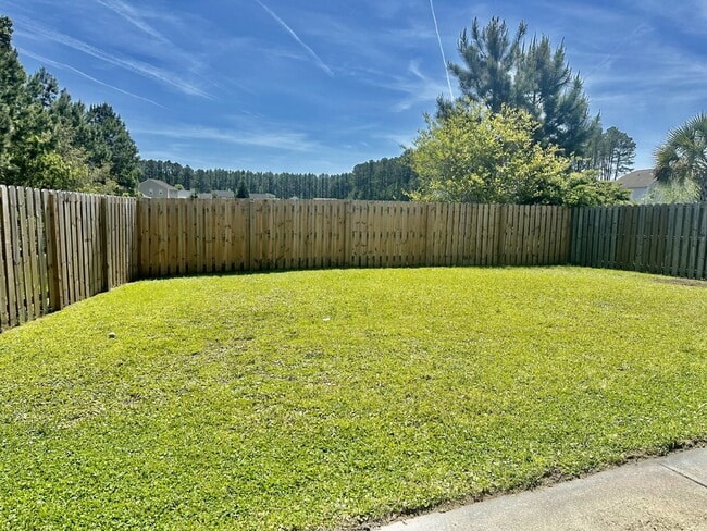 Building Photo - Three Bedroom Home located in Midpoint!