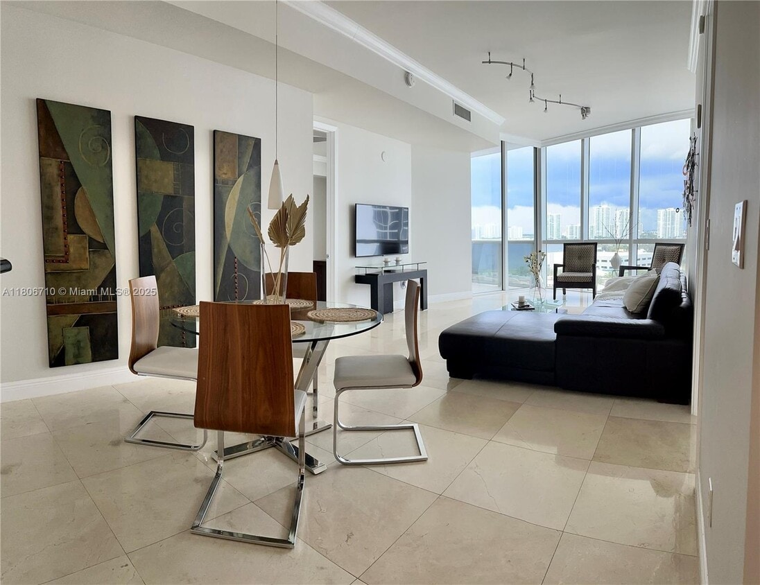 Primary Photo - 18101 Collins Ave